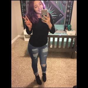 Meet your Posher, Caitlin